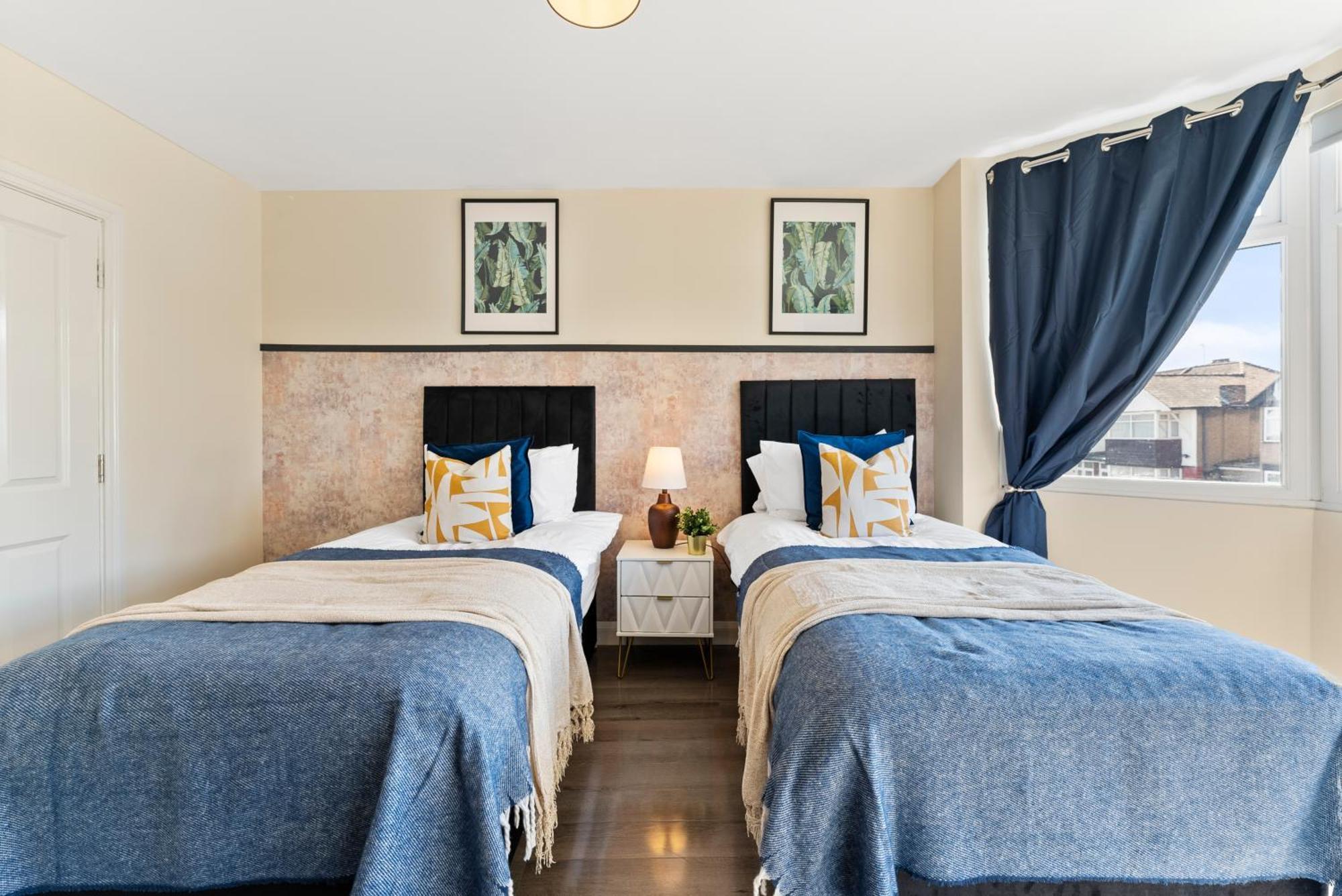 Villa Stylish Wembley Gem - Parking -Sleeps 14 Londra Esterno foto