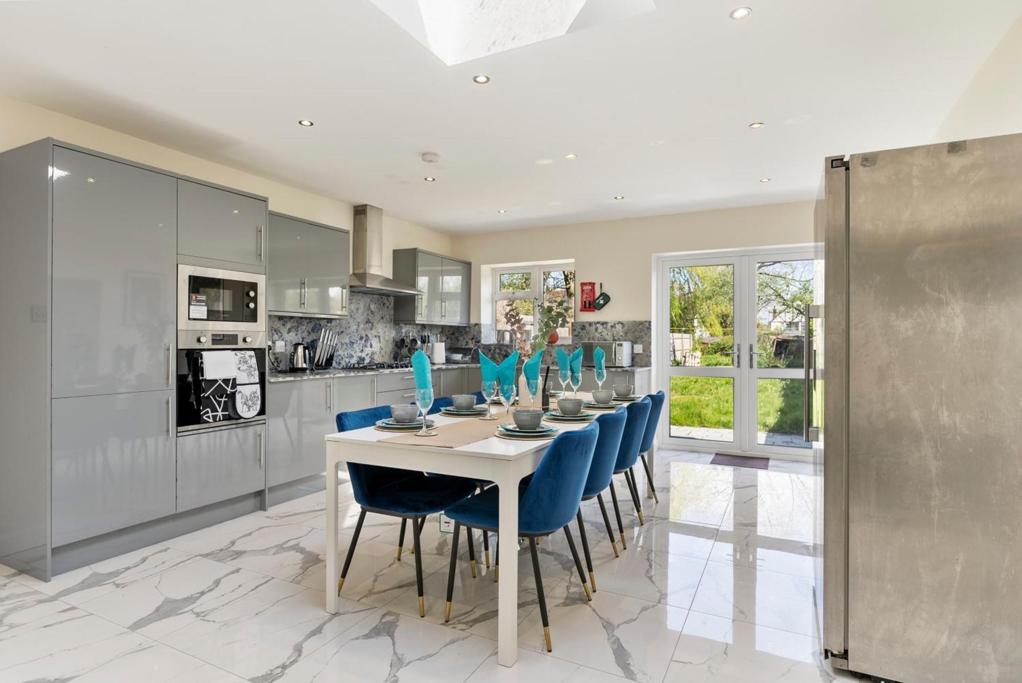 Villa Stylish Wembley Gem - Parking -Sleeps 14 Londra Esterno foto