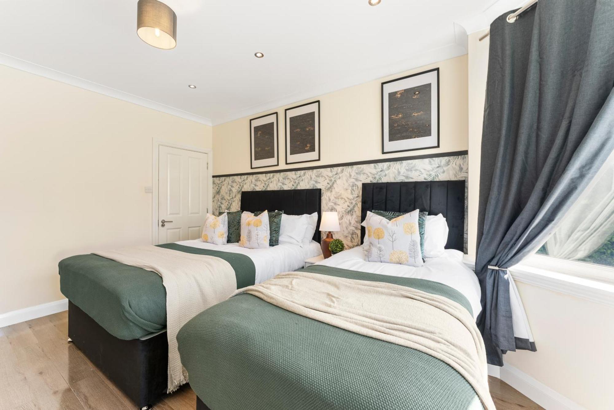 Villa Stylish Wembley Gem - Parking -Sleeps 14 Londra Esterno foto